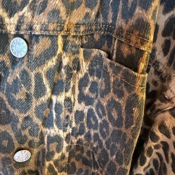 Leopard Print Button-Up Jacket - Picture 7 of 8